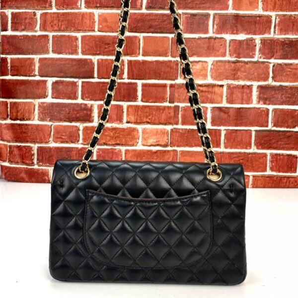 CHANEL Classic 2.55 Flap Bag – Orta Boy - Altın Aksesuar - Görsel 2