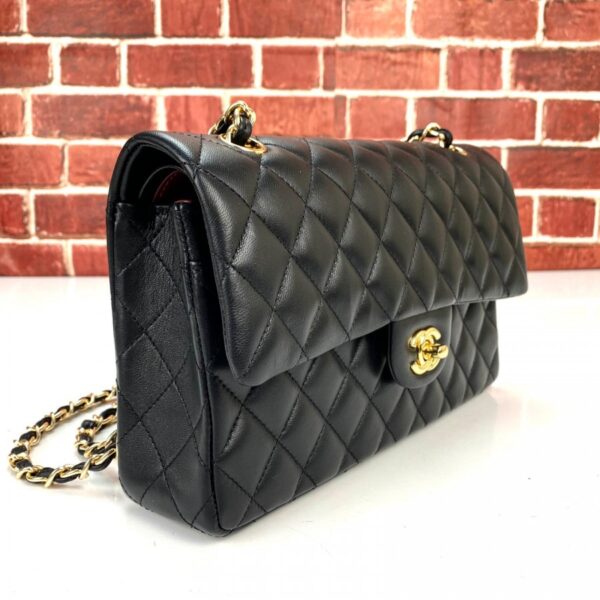 CHANEL Classic 2.55 Flap Bag – Orta Boy - Altın Aksesuar - Görsel 3