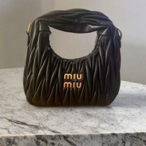 Miu Miu Wander Matelassé Hobo – Siyah