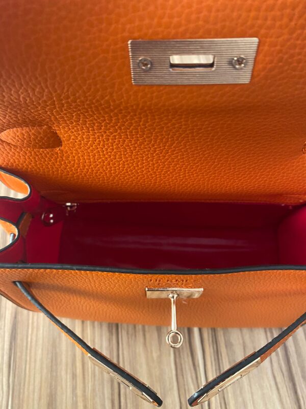 Hermès Kelly 28 - Turuncu El Çantası - Görsel 3