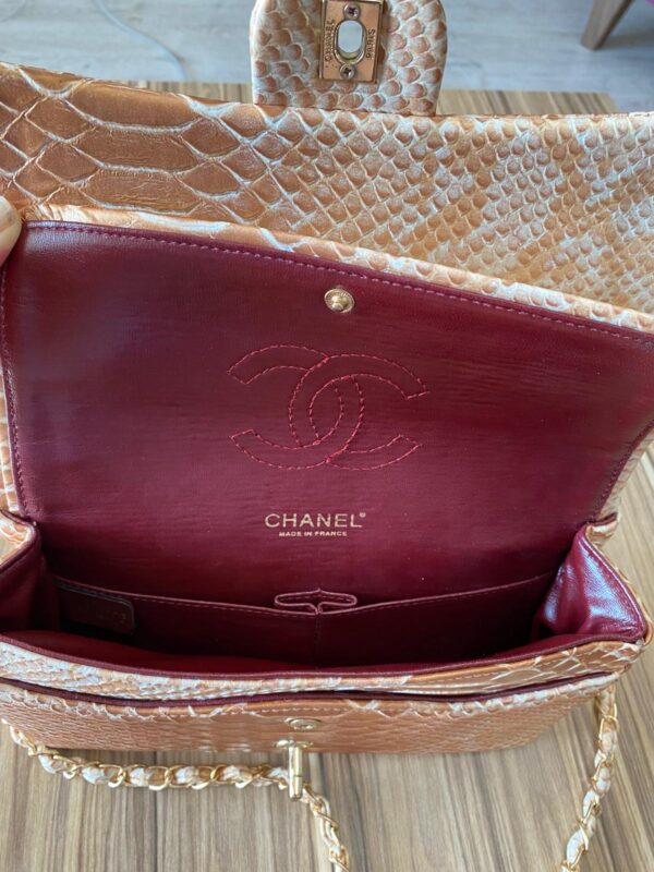 Chanel 2.55 Classic Flap Bag – Gold Alligator Desenli - Görsel 3